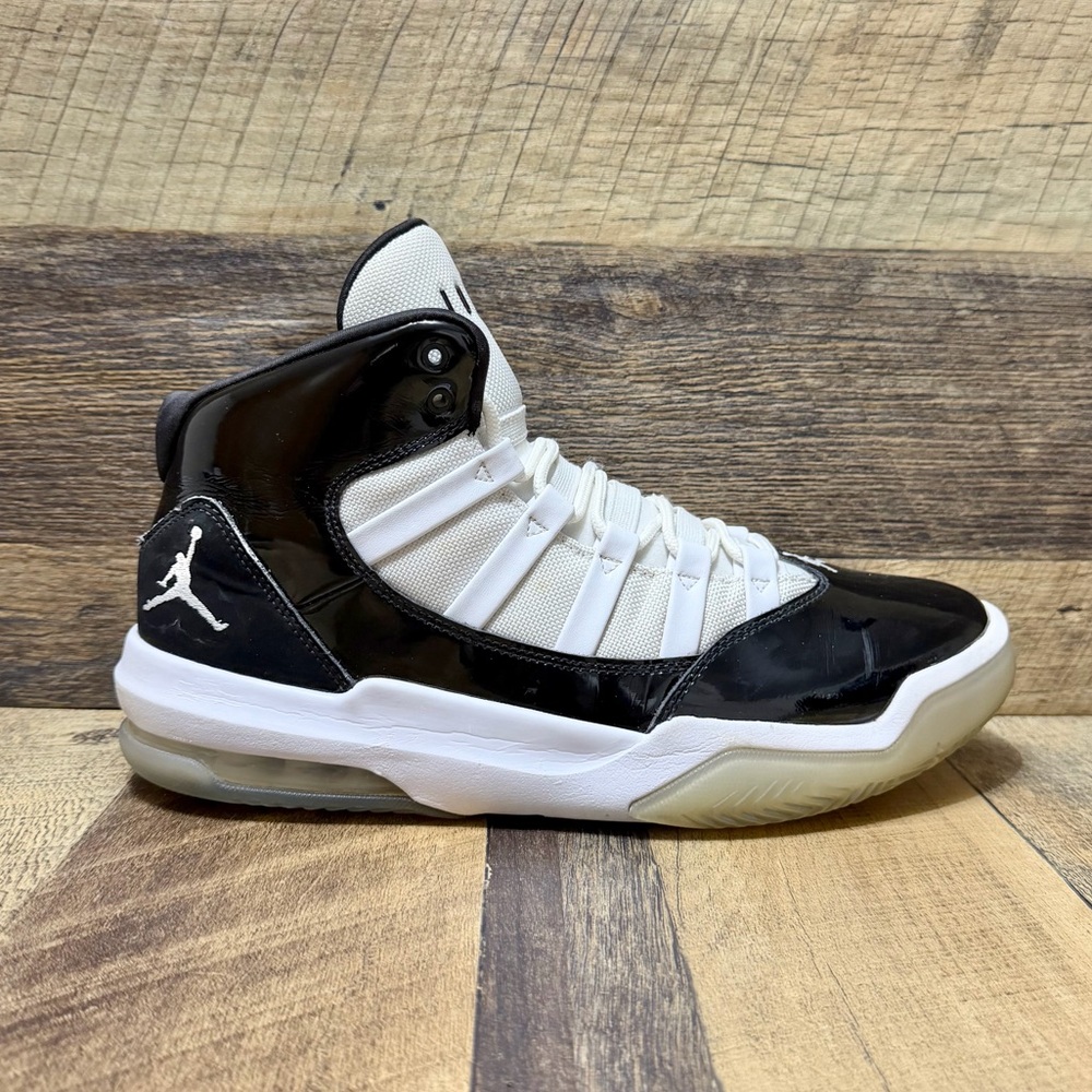Air Jordan Retro Max Aura Black White Athletic Shoes Size 10 Men / 11.5 Women